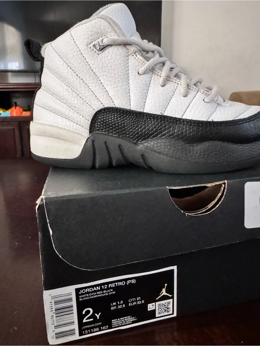 Jordan Men’s Basketball Sneakers in White and Black with Gold Jumpman